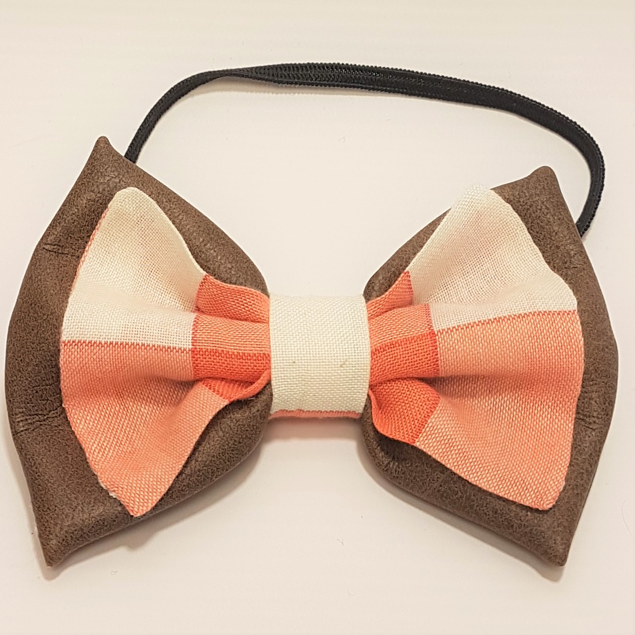 Acheter Matières reyclées homme : Nœud papillon en cuir marron et tissu carreaux ok Comme neuf - 14,40 € Matières reyclées homme : Nœud papillon en cuir marron et tissu carreaux ok Comme neuf - reconditionné disponible sur Label Emmaüs